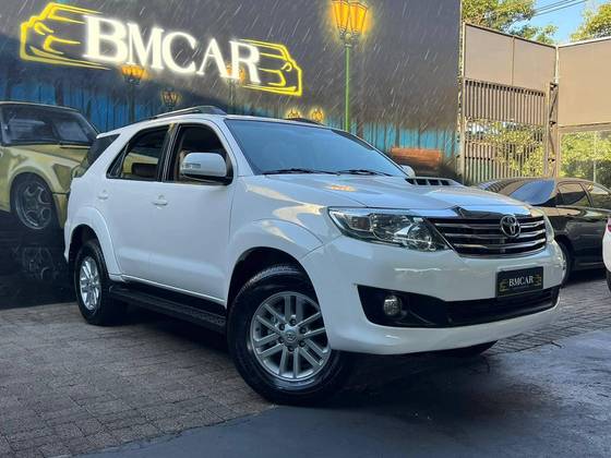 TOYOTA HILUX SW4 3.0 SRV 4X4 7 LUGARES 16V TURBO INTERCOOLER DIESEL 4P AUTOMÁTICO TOYOTA HILUX SW4 3.0 SRV 4X4 7 LUGARES 16V TURBO INTERCOOLER DIESEL 4P AUTOMÁTICO